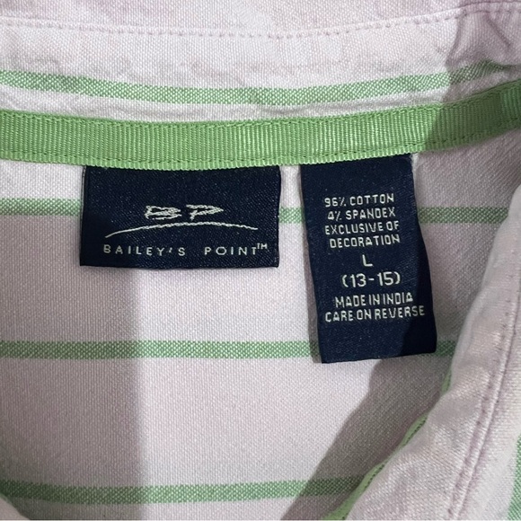 Women’s Buttons Down Short Sleeve Shirt - Large - Picture 11 of 11